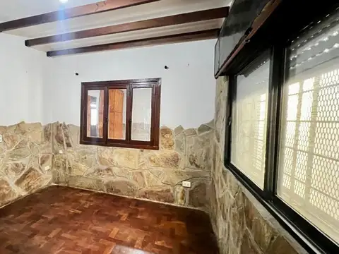 EN VENTA-CHALET 6 AMB-EXCELENTE UBICACIÓN