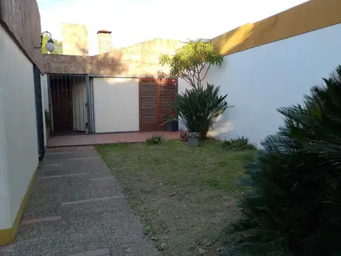 Casa 5 ambientes con 1 baño