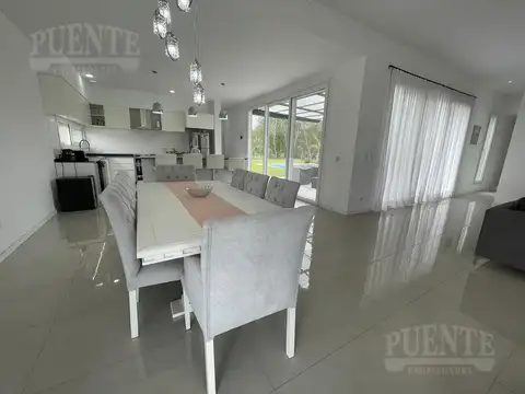 Casa en Venta en Fincas de San Vicente, USD 410.000