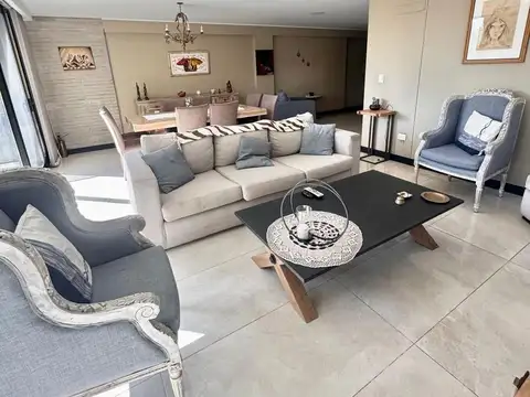Departamento en Alquiler con 1 cocheras