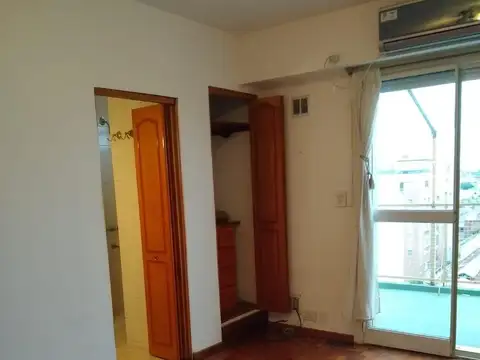 ALQUILER MONOAMBIENTE CON BALCÓN ATERRAZADO MUY LUMINOSO  
