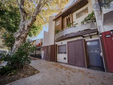 Triplex en Villa Devoto, en ph, 4 ambientes, 3 baños, balcón aterrazado, patio, terraza quincho.
