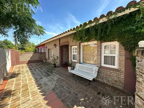 Casa 5 ambientes con 2 baños