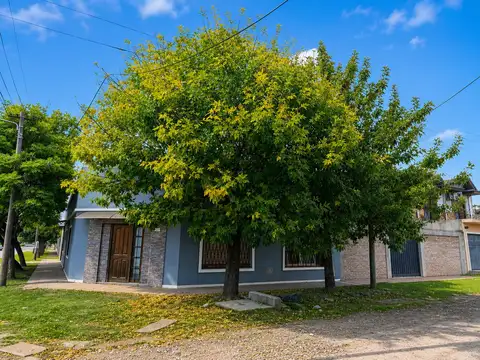 VENTA CASA 4 AMBIENTES FCIO VARELA