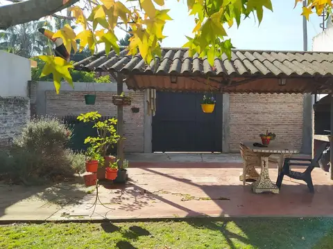 VENTA CASA 4 AMBIENTES FCIO VARELA