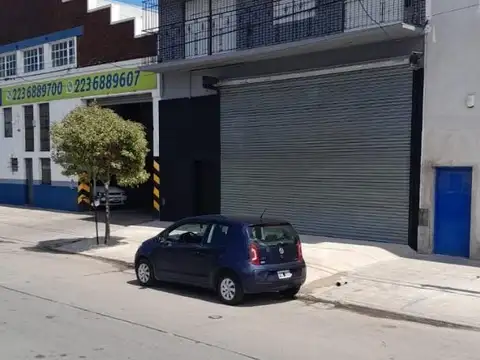 Excelente Galpon con PH 4 Amb. en Planta Alta