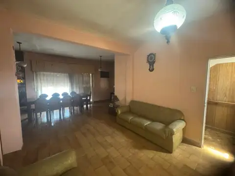 Casa en Venta con 4 cocheras