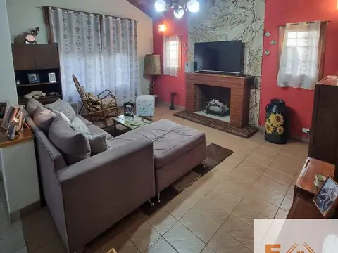 Casa en venta c/ cochera en Los Polvorines