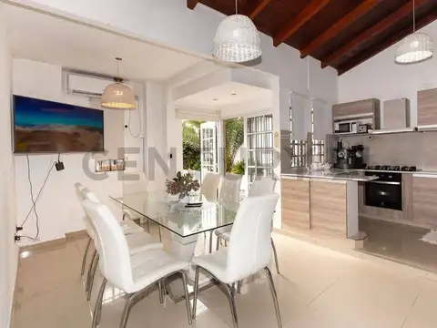 VENTA/PERMUTA CASA 5 AMB EN CASTELAR NORTE C/ PISCINA