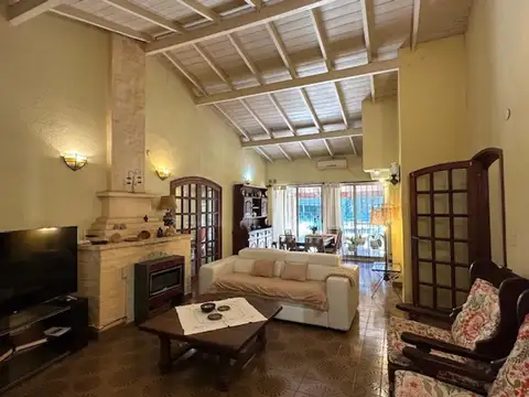 Casa 6 ambientes con 3 baños
