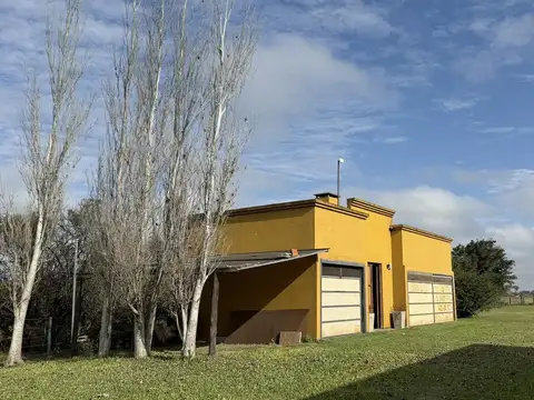 Casa de campo a terminar con quincho/depto con amplia pileta