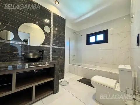 Casa 4 ambientes con 3 baños
