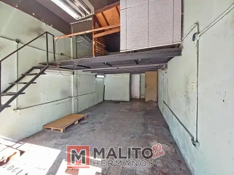 Venta Local 30m2 a la Calle con Vidriera y Entrepiso