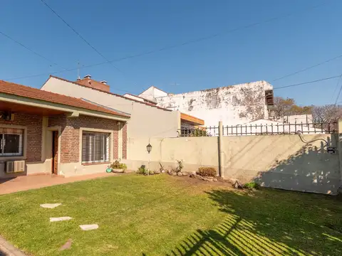 VENTA CASA 4AMB C/ PARQUE EN CASTELAR