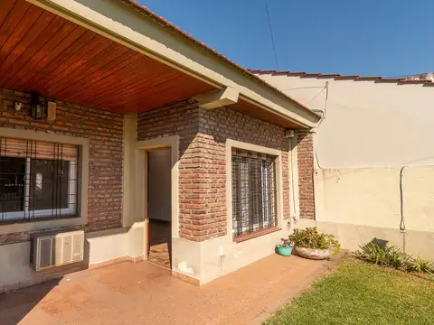 VENTA CASA 4AMB C/ PARQUE EN CASTELAR