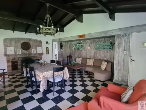 Casa en Alquiler con 1 cochera