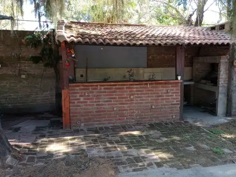 CASA QUINTA CON CANCHA DE TENIS EN SAUCE