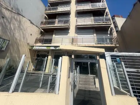 Piso en venta de 4 Ambientes con dos cocheras en Bernal Centro, Excelente ubicación!