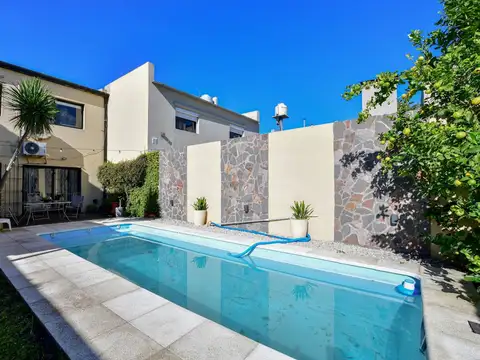Casa en venta 3 dormitorios, pileta y cochera