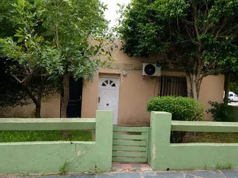 Casa 3 dormitorios APTA BANCO c/ cochera y patio