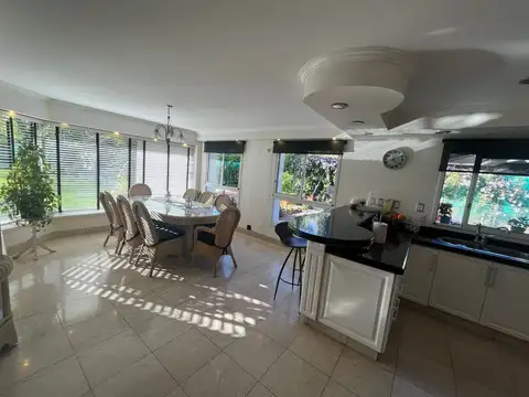 Casa 5 ambientes con 5 baños