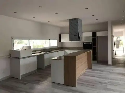 Casa en Venta en Los Pinguinos, USD 1.100.000