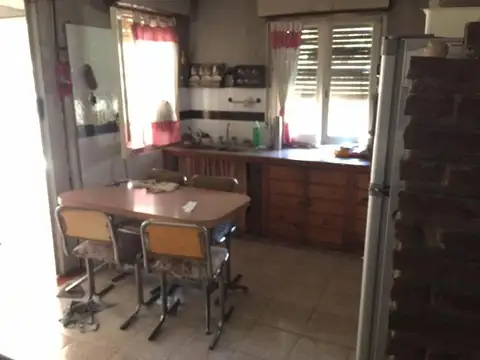 Casona 1348, Glew, Almirante Brown