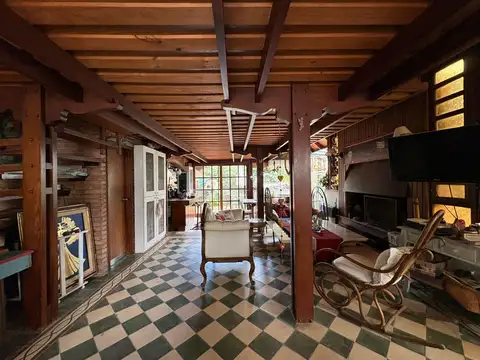 Casa 4 ambientes con 2 baños