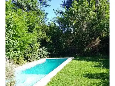 Casa en Alquiler con 1 cochera