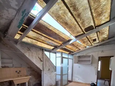 Casa de 4 Ambientes en Lote Propio con Patio y Garaje