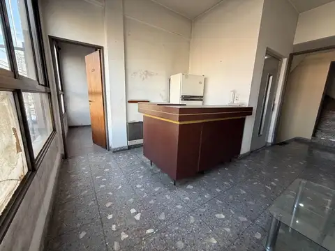 Avenida Hipólito Yrigoyen 3900