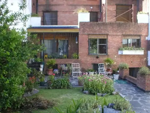 Casona Tipo Chalet Excelente Ubicacion en Flores