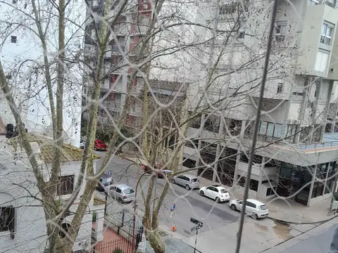 Vta. Depto. 2 Amb. C/Balcon Externo, Zona Guemes