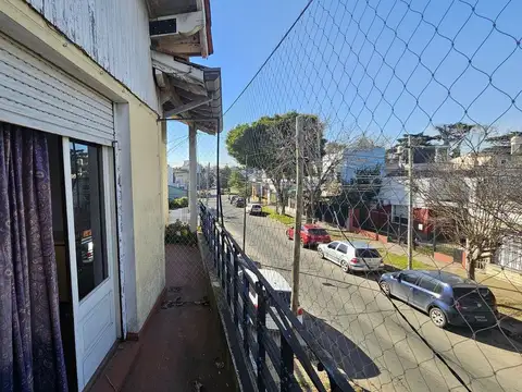 Casa 7 ambientes con 4 baños