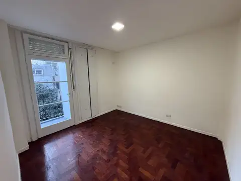 Venta Balvanera 3 Ambientes con Balcón Corrido