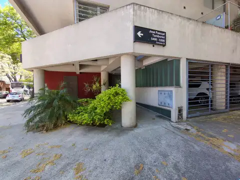 REGIO  - COCHERA FIJA CUBIERTA - AL FRENTE –  CON DOS BALCONES ATERRAZADOS -