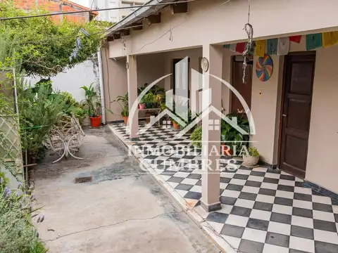 Casa 7 ambientes con 2 baños