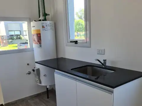 Casa a estrenar - San Ramiro - Pilar del Este - 4 Ambientes - Parrilla-venta