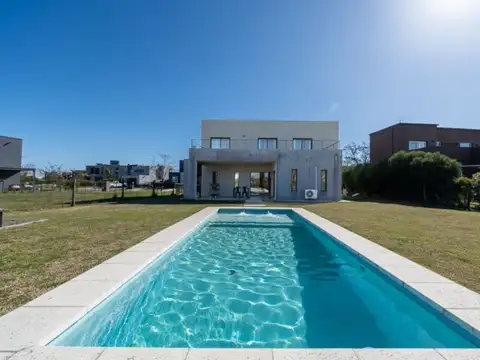 Casa en Alquiler en El Cantón - Barrio Islas, USD 1.400