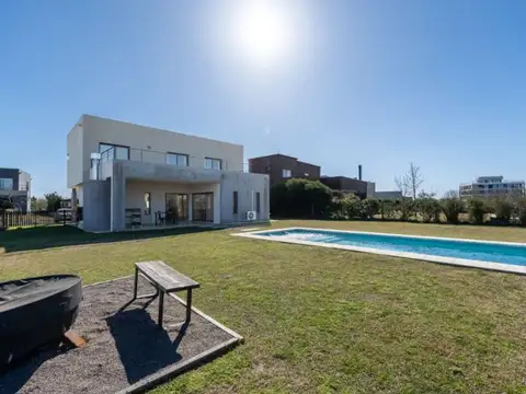 Casa en Alquiler de 4 dormitorios