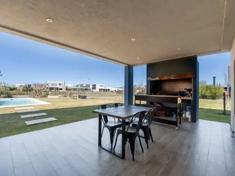 Casa 5 ambientes con 2 baños