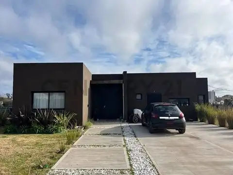 Casa en venta de 5 ambientes con pileta en Barrio El Ensueño -  Ingeniero Maschwitz, Escobar