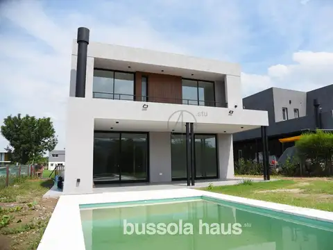 Casa en venta  5 ambientes barrio Araucarias Puertos Escobar