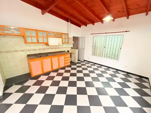 Casa en Alquiler en Castelar, $ 800.000