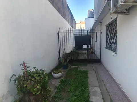 Casa 6 ambientes con 2 baños