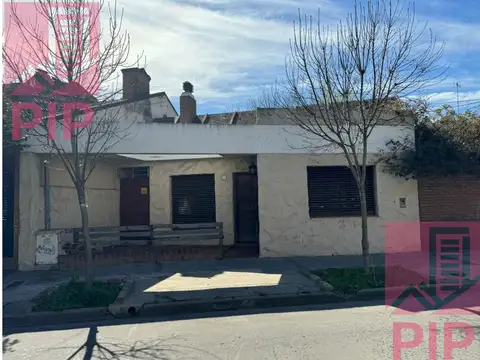 CASA 3/ 4 AMBIENTES EN VENTA      NO DUDES EN VISITARLA 