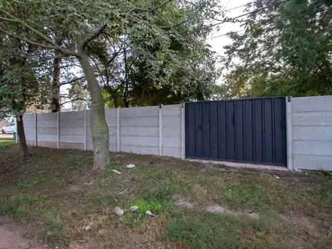 Se vende casa a refaccionar en un terreno de 990m2