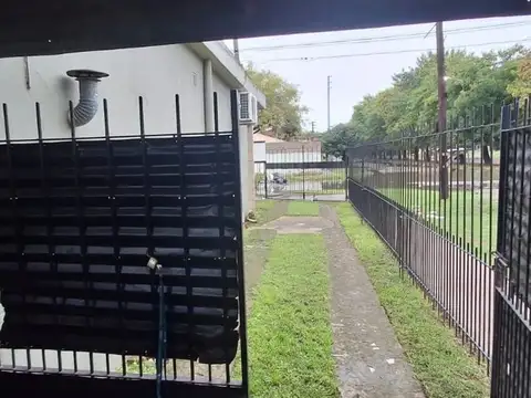 VENTA CASA 4 AMB JOSÉ C PAZ PATÍO Y JARDÍN-PERMUTA
