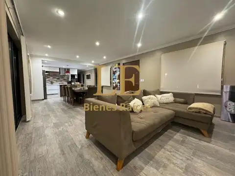 Casa en Venta con 4 cocheras