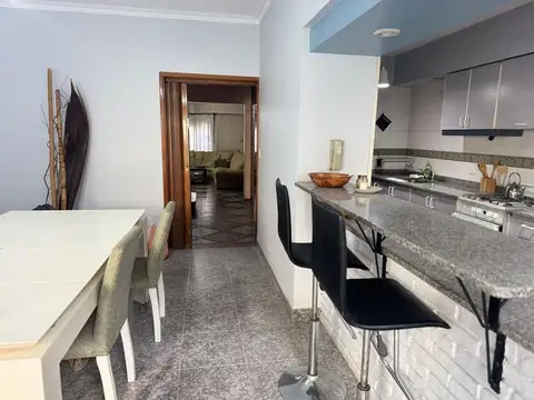 ¡Mucho más de lo que imaginás! Casa de 5 ambientes con patio, pileta y altillo.